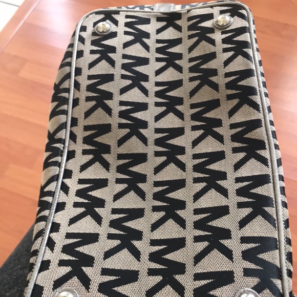 Michael Kors Tote Bag - Picture 6 of 9